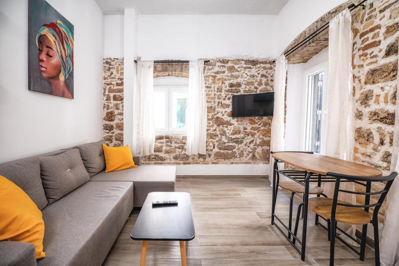 Apartment Mitropolis Places