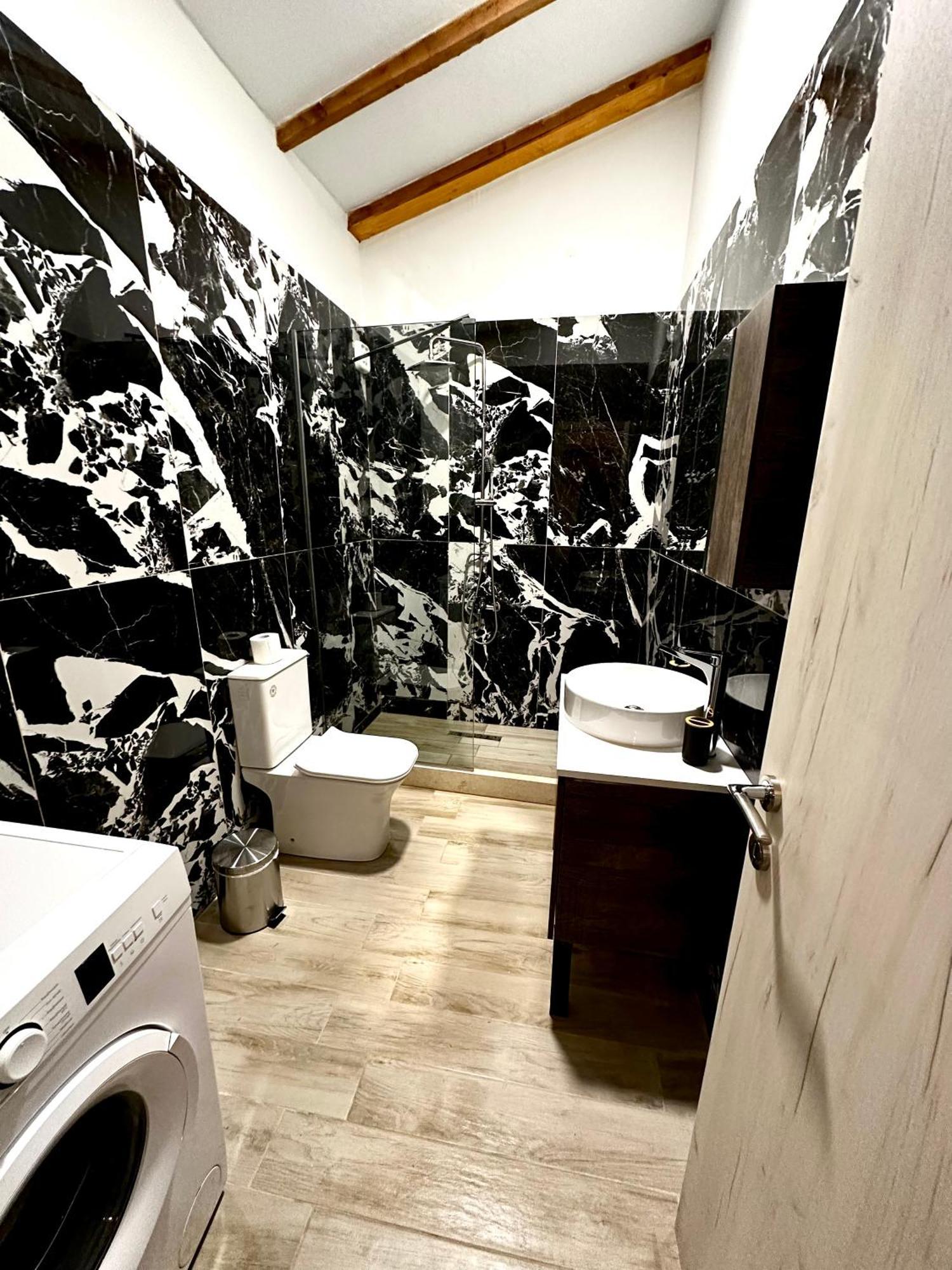 Mitropolis Places Apartment *